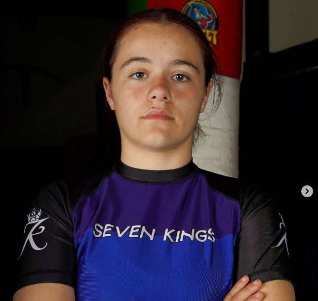 Iris García con equipación de Némesis y Seven Kings